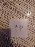 AirPods 4ª geração.