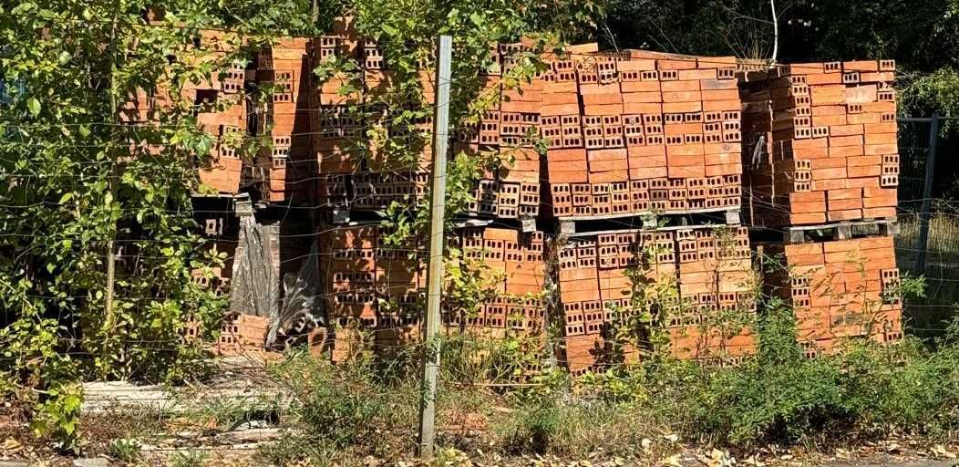 Cegła dziurawka budowlana