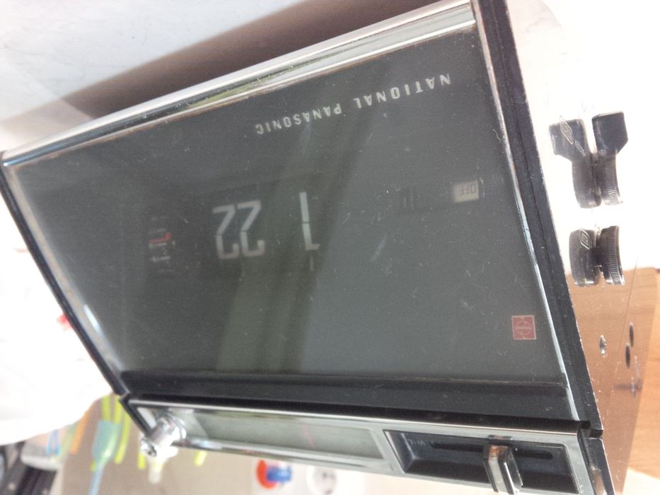 Radio Panasonic antigo a funcionar
