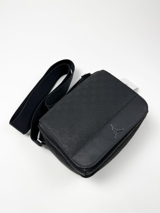 Оригінал! Чоловічий Месенжер Jordan Monogram (чорний) / Новий!