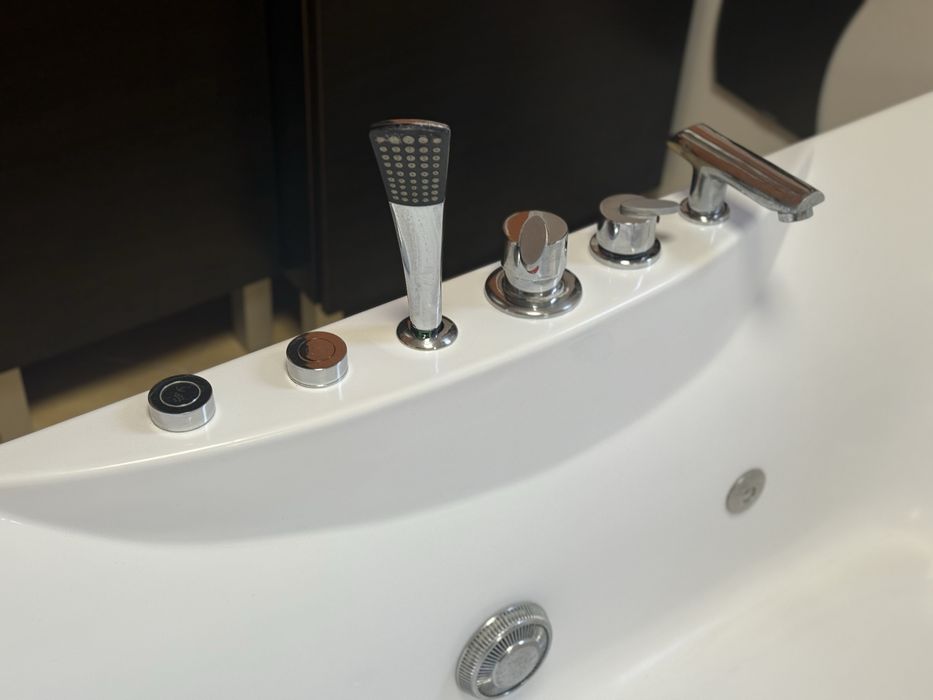 Duza wanna wolnostojaca 186x98 h60 hydromasaż oświetlenie