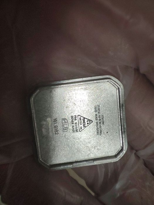 Lote tampas e caixas Omega longines tissot e peça zenith