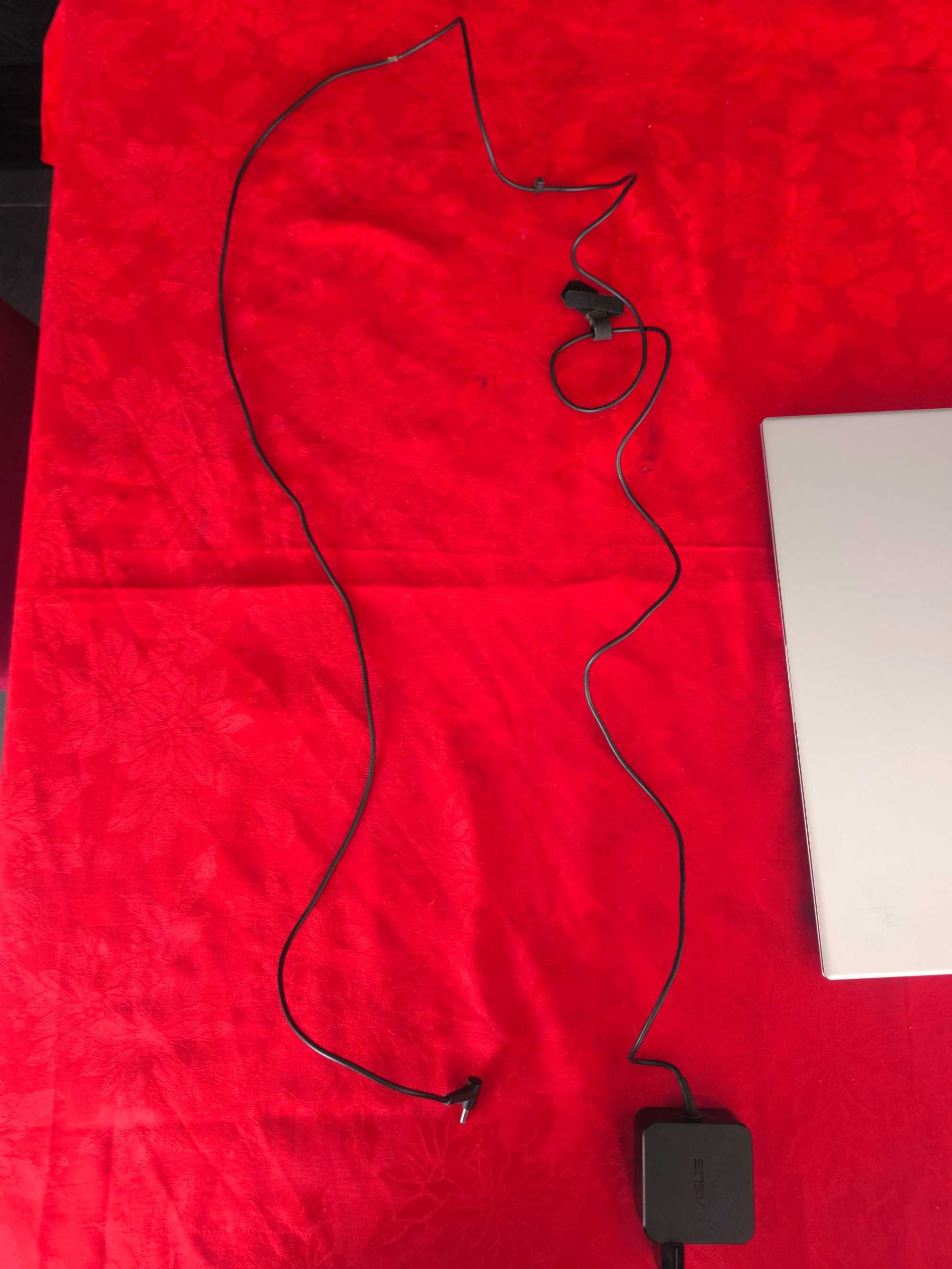 Portátil ASUS VivoBook 15 X512U  + Carregador Original [USADO]