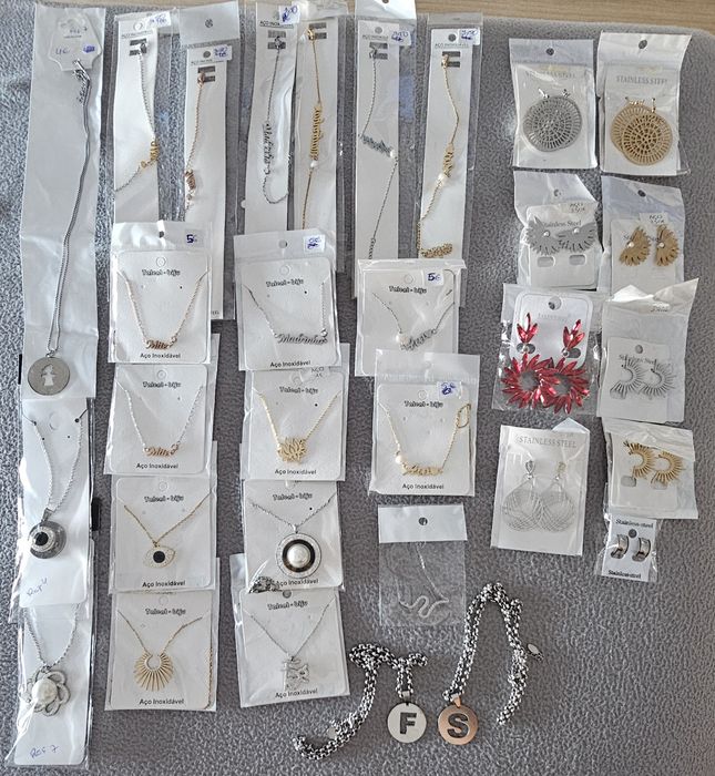 Colares,pulseiras e brincos