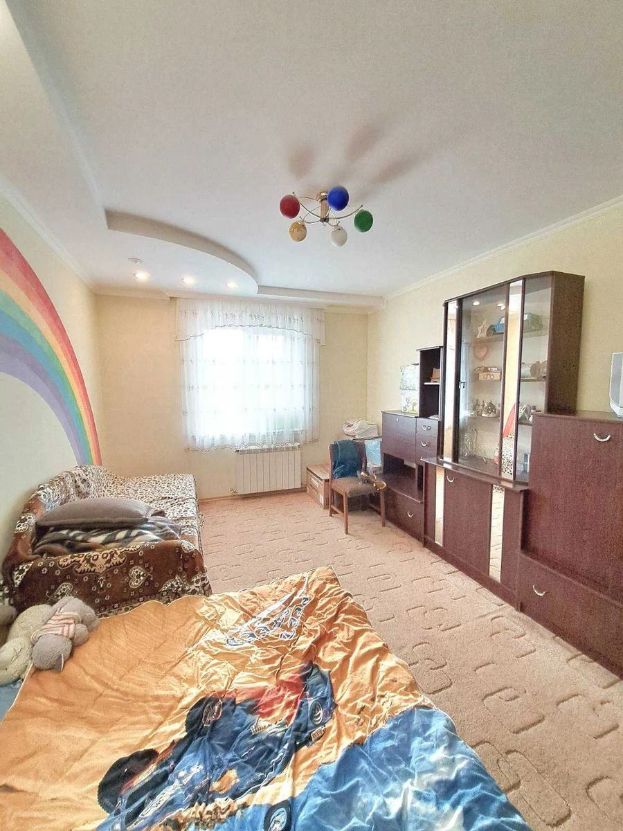 Продам 3-и к/к 76 м2 в елітному будинку з закритим двором в центрі..