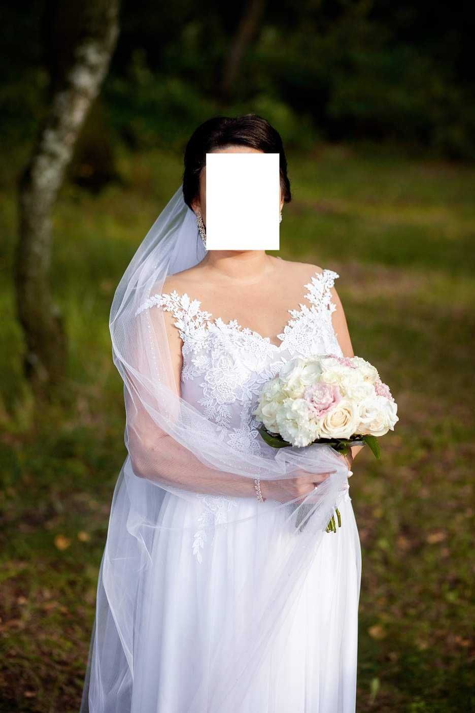 Suknia ślubna biała z welonem