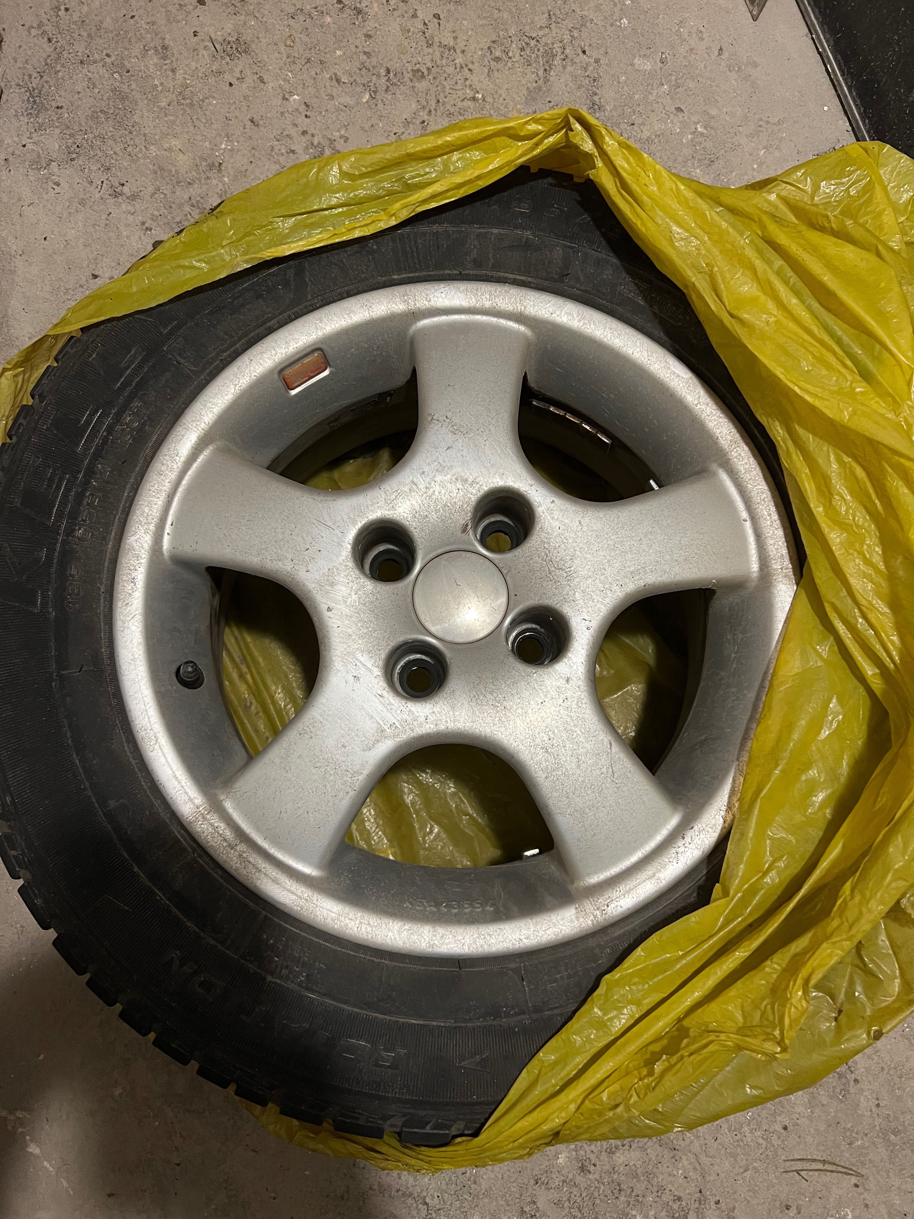 Felgi aluminiowe OZ 14 cali 4x100 + opony letnie Kelly w dobrym stanie