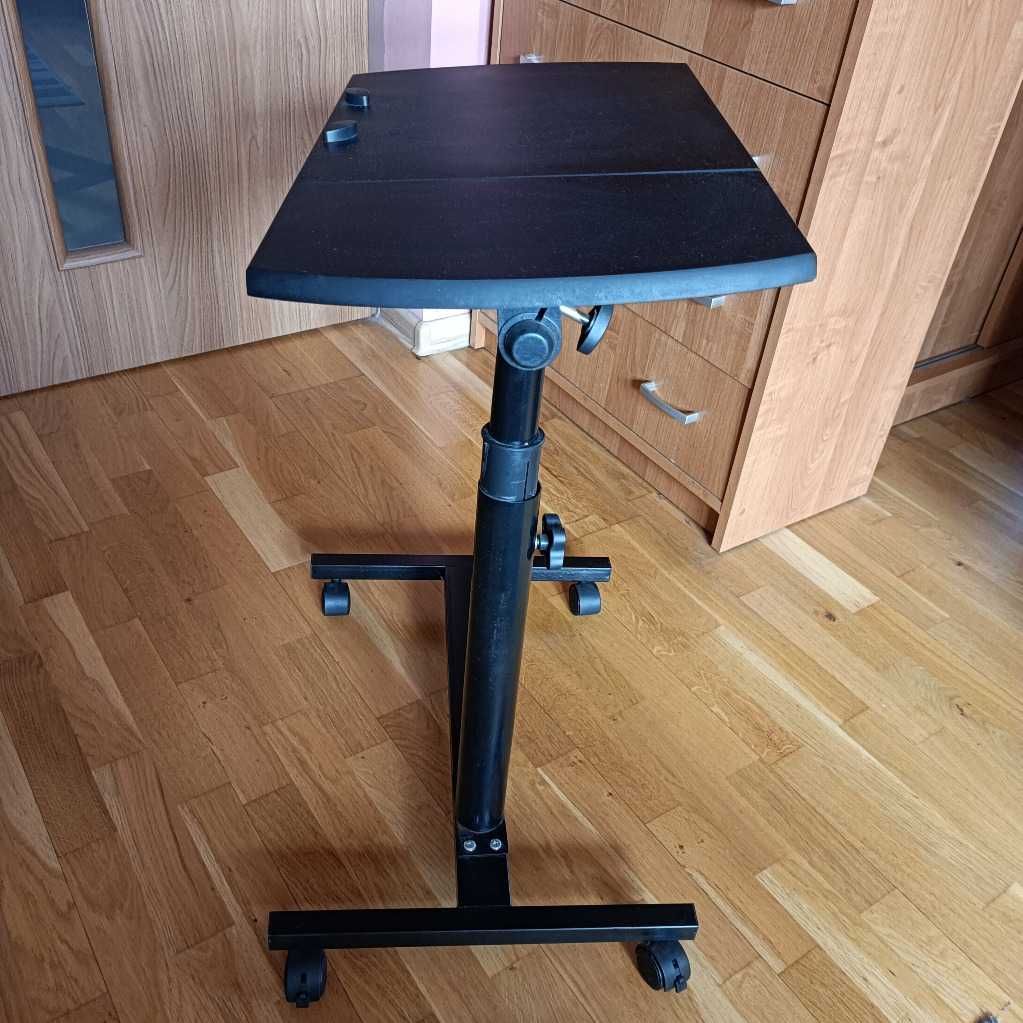 Stolik pod laptopa na kółkach regulowany biurko