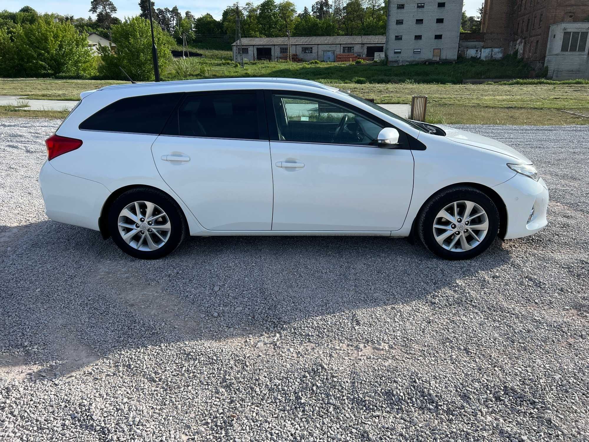 TOYOTA AURIS 2014r 1,6 LPG Polski Salon Serwis ASO