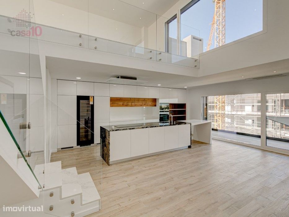 Vende-se apartamento T4 de luxo com terraço no Montijo