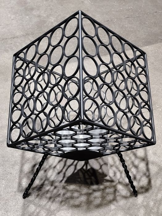 Metalowy kosz , palenisko ogrodowe