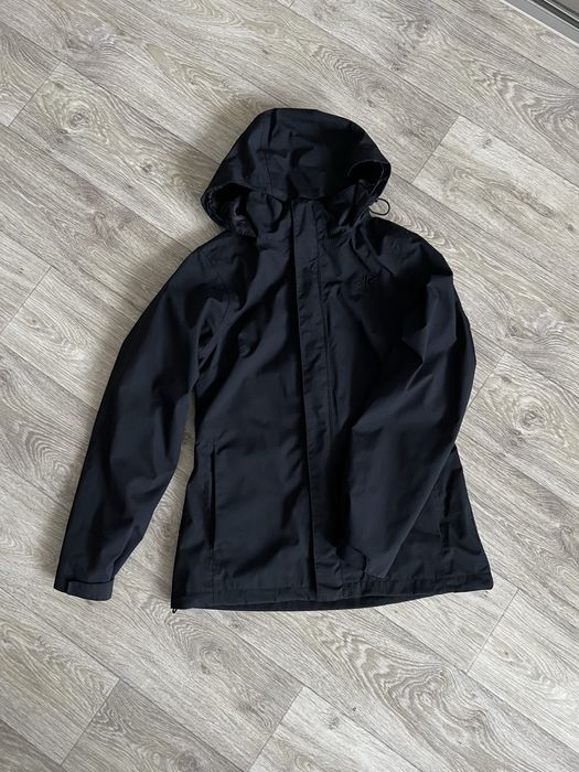 Вітровка жіноча чорна