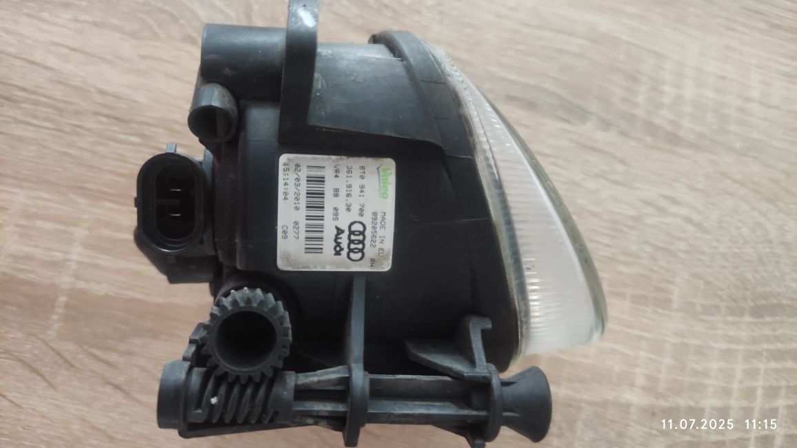Halogen VALEO  prawy przód Audi A4 b8