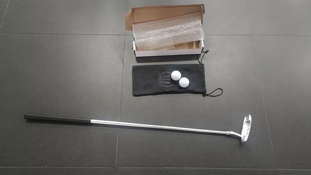 Taco de golfe e bolas