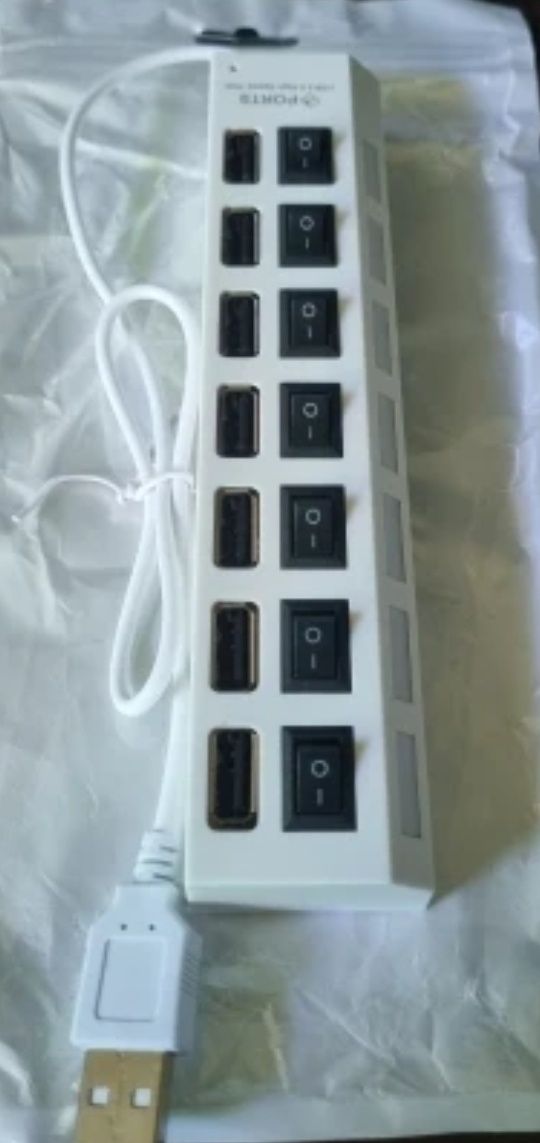 Wiele portów USB 2.0  Multii ładowarka do wielu urządzeń C i hub tp

T