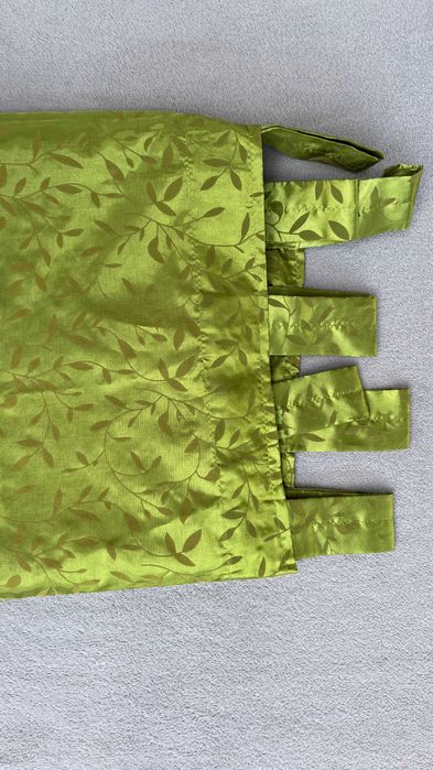 Zasłona zielona na szelkach 143x217