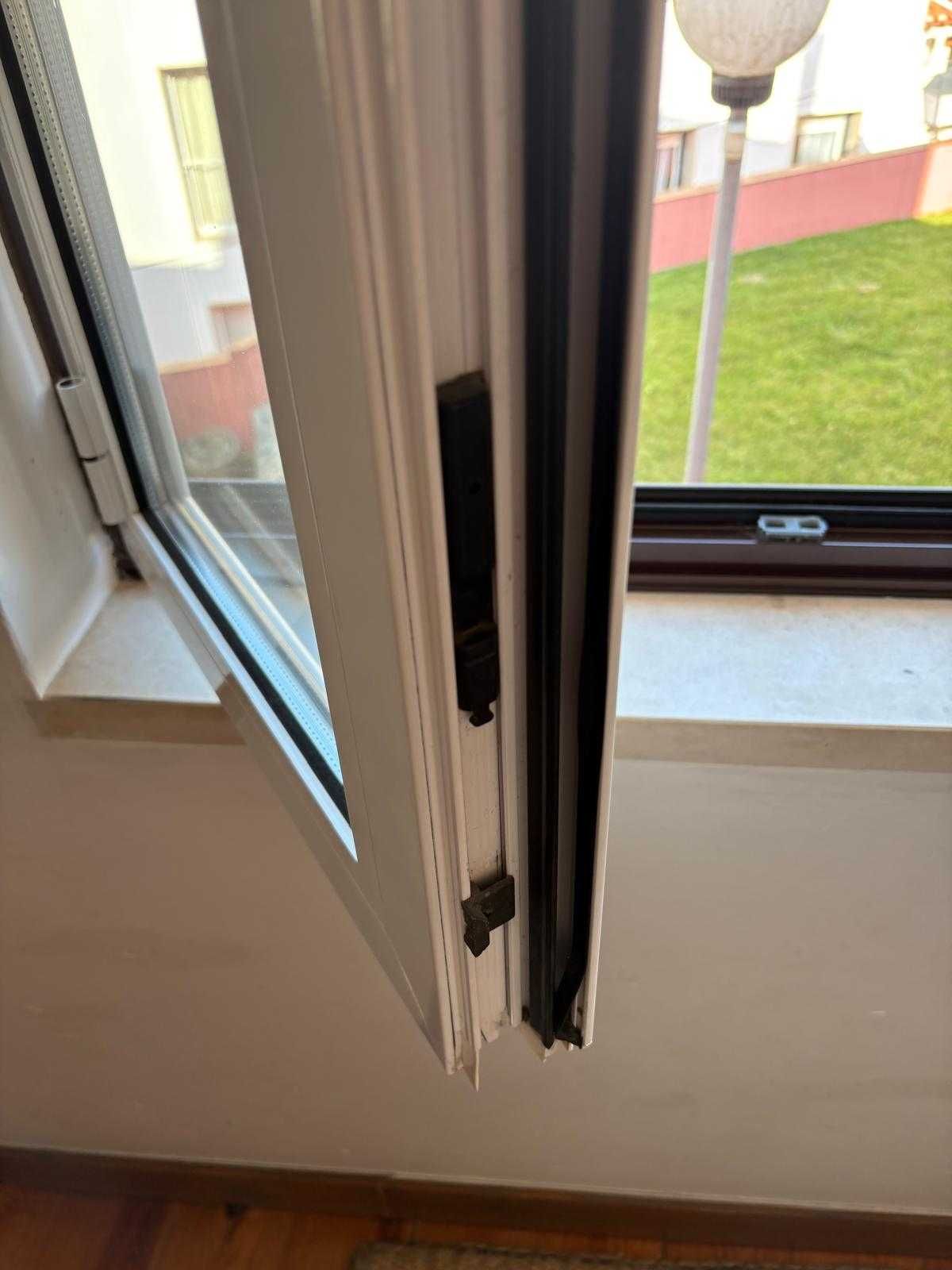 Janelas de alumínio, oscilobatente - vidro duplo em óptimo estado