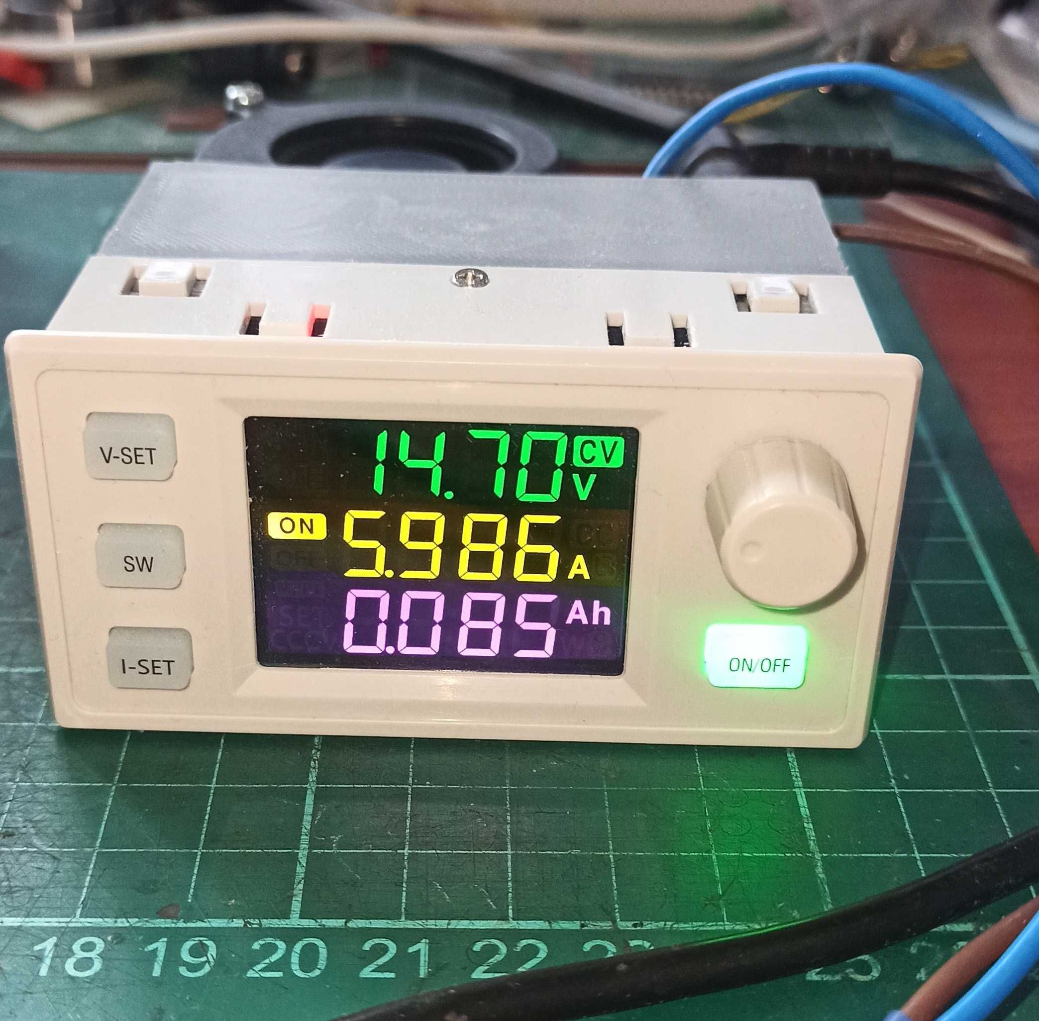 Блок питания-зарядное устройство 0-36,5V-6.1A.