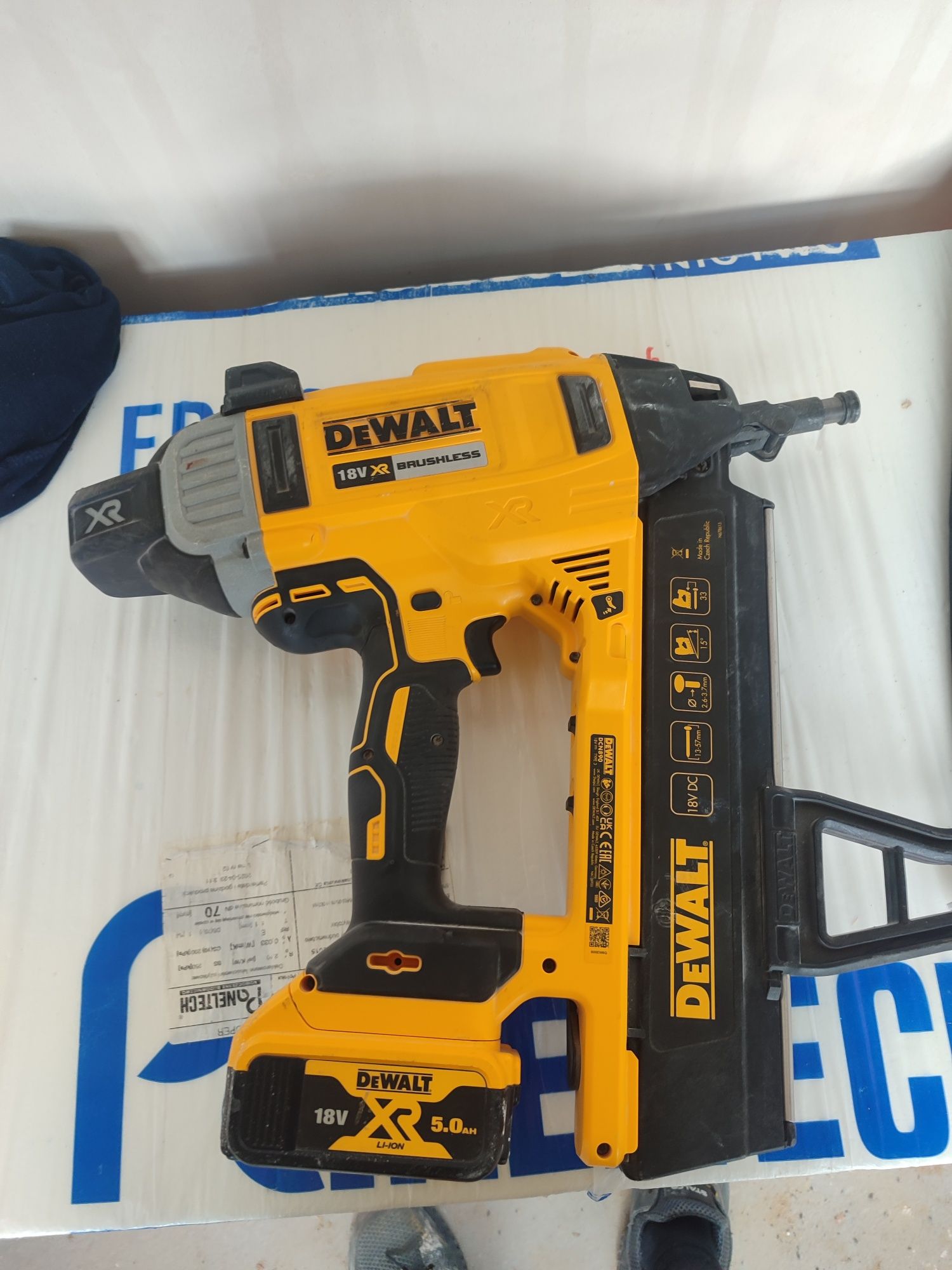 Osadzak do betonu DeWalt dcn890p2