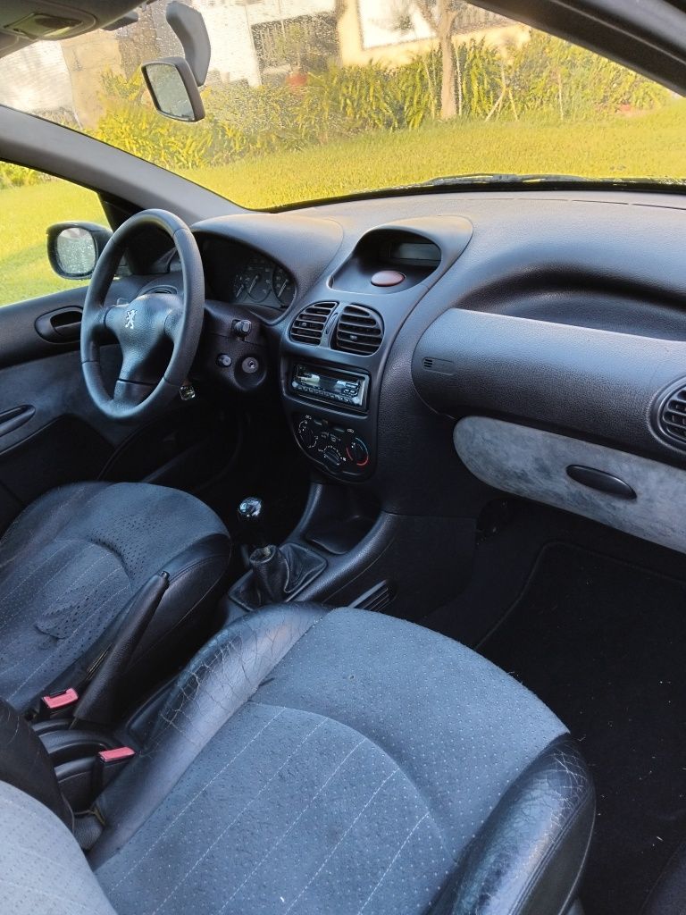Peugeot 206 em bom estado