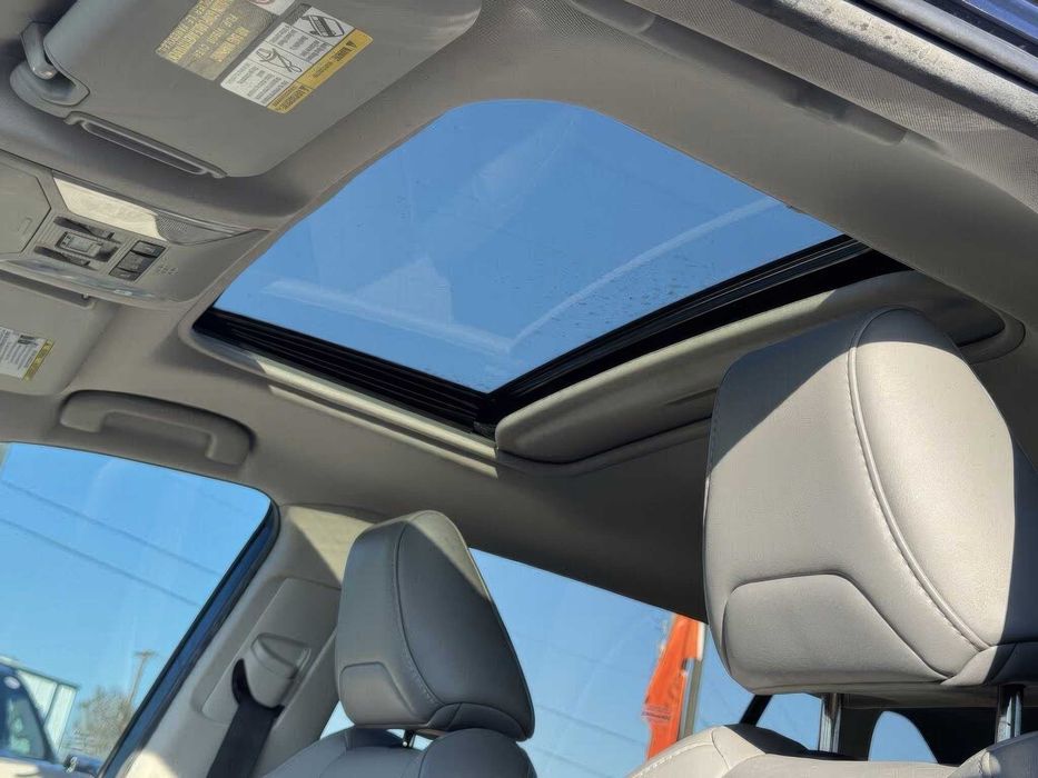 Toyota RAV4 XLE Premium      2021