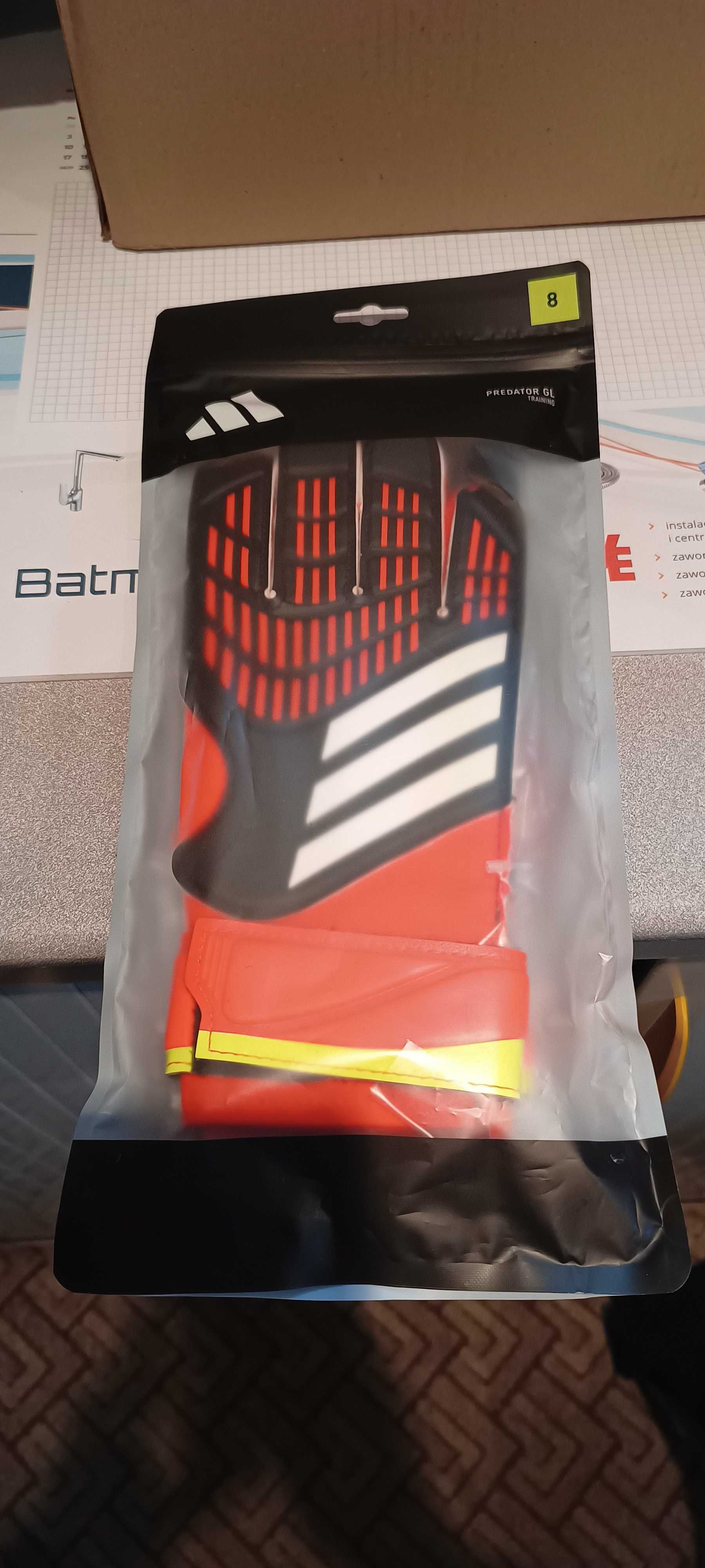 Rękawice bramkarskie Adidas PREDATOR TRAINING GOALKEEPER w rozmiarze 8