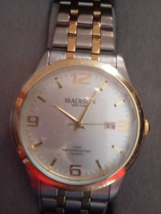 à venda: 
relógio masculino quartz MADISON.