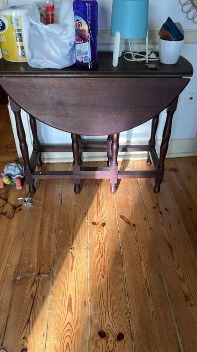 Mesa Redonda Estilo Antigo