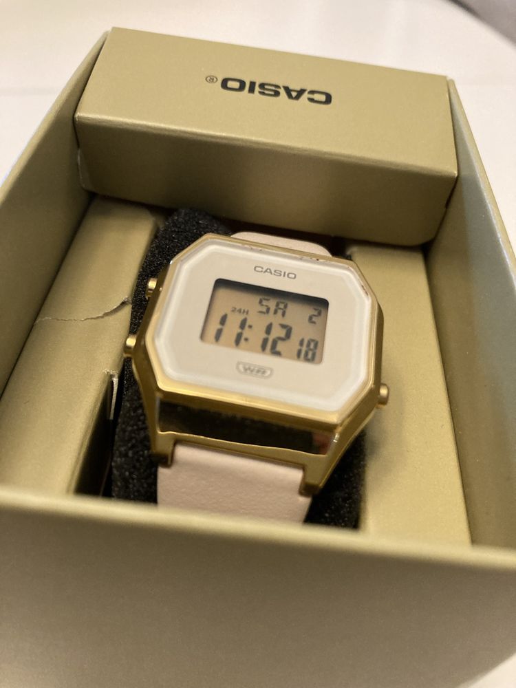 Casio Vintage LA680WEGL-4EF zloty i skorzany pasek damski kremowy