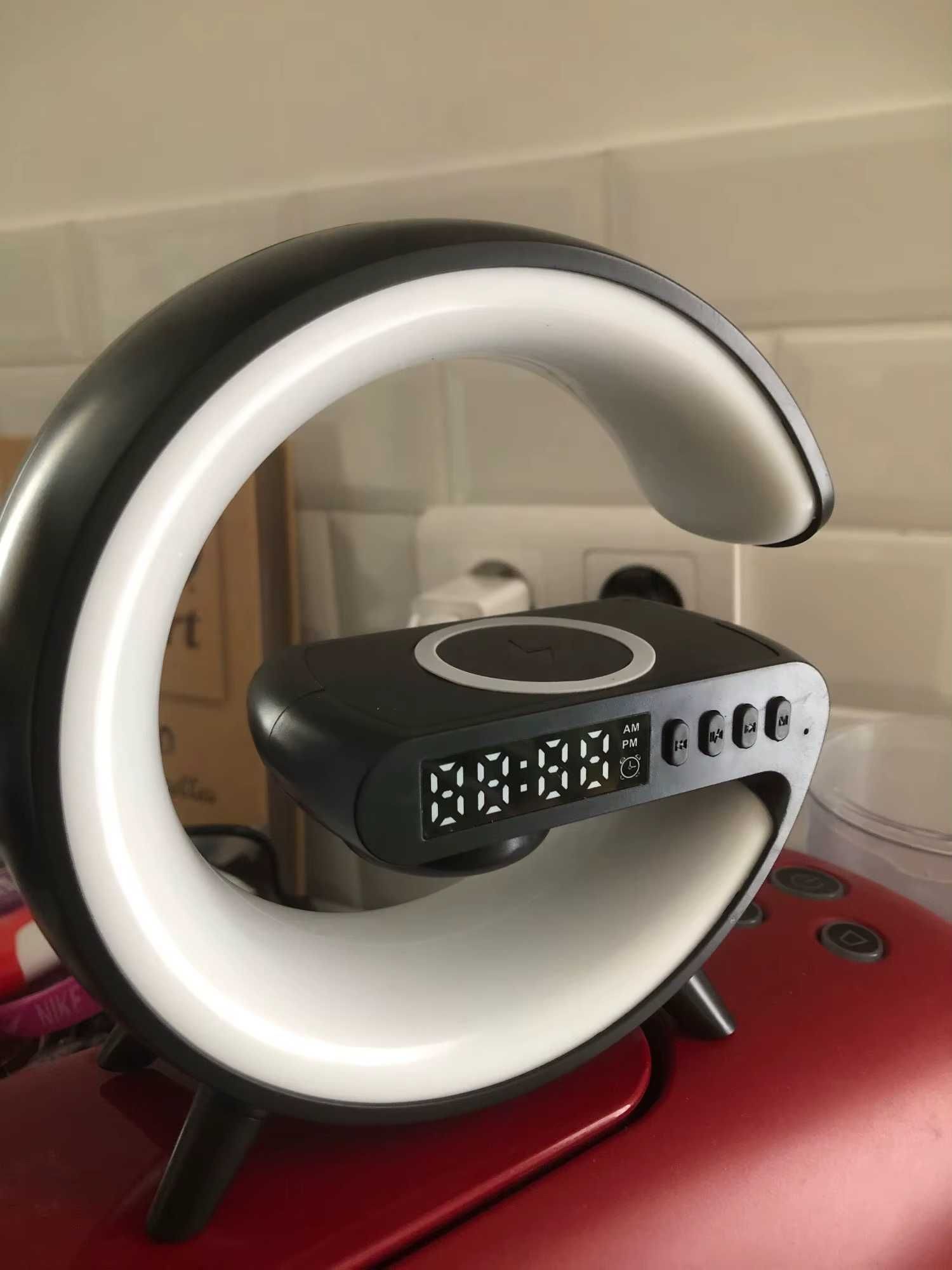 Despertador Inteligente com Luz RGB e Carregador Sem Fio