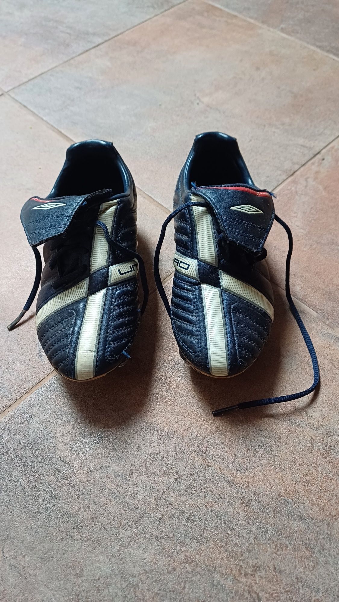 Buty piłkarskie, korki Umbro, rozm. 31