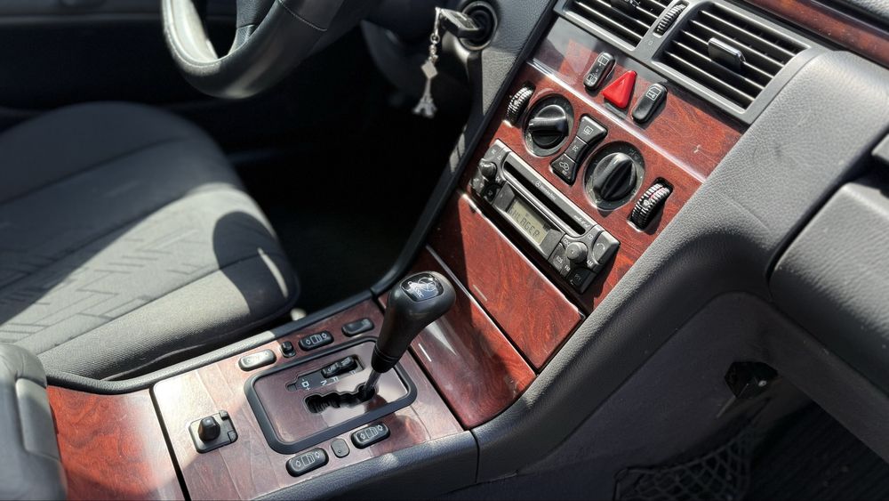 Mercedes-benz w210