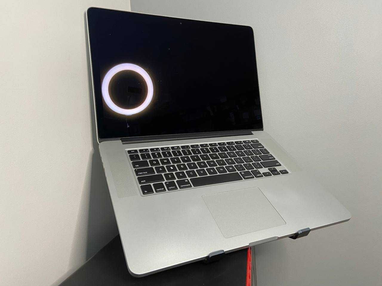 Ноутбук Apple Macbook Pro Retina 15" з Дискретною відеокартою GeForce!