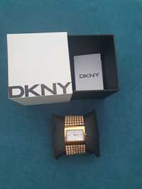 Relógio dourado DKNY