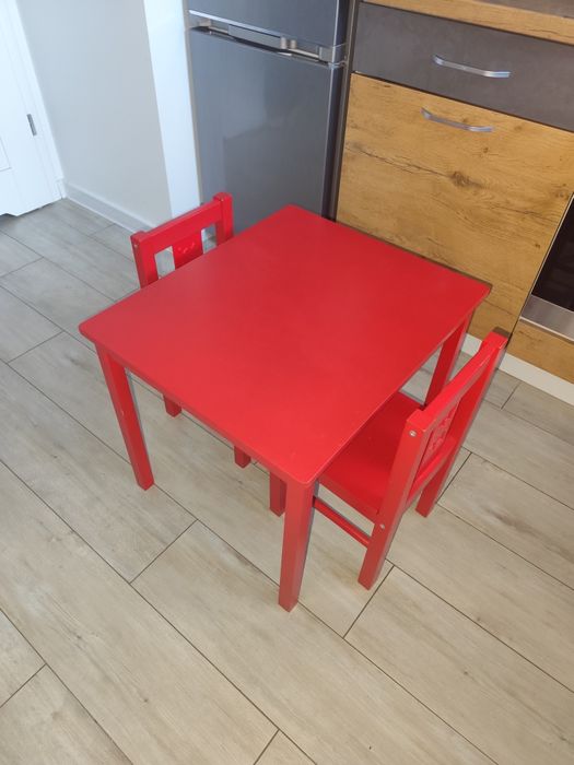 Stolik Ikea z krzesłami