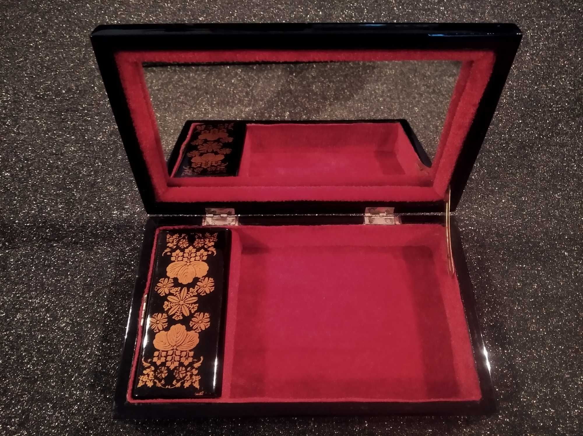 Caixa guarda-jóias lacada a preto e decorada com motivos asiáticos