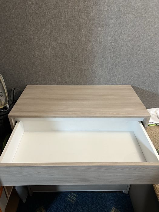 Світлий комод з якісного дерева