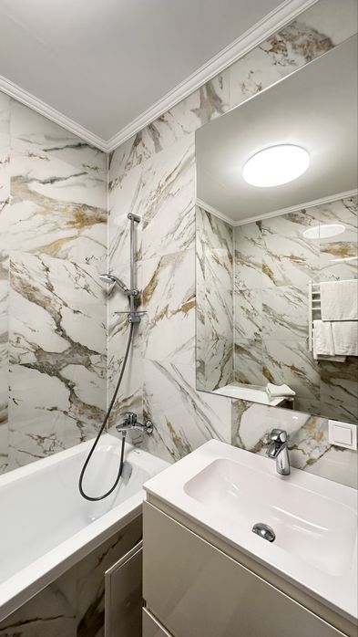 Подобова у центрі міста Люкс проспект Соборний