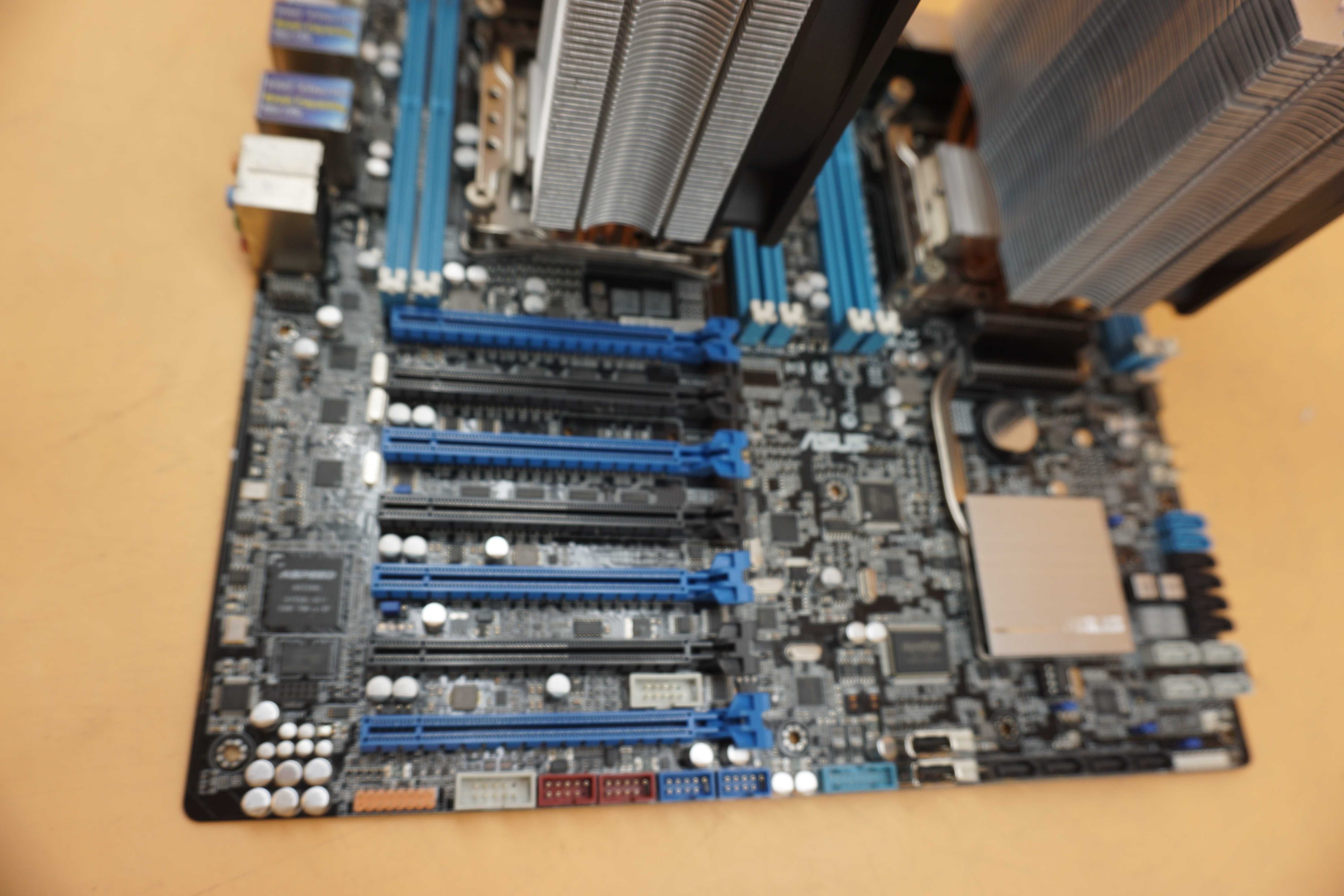 Asus Z9PE-D8 WS 2x Intel Xeon E5 2660 Dwuprocesorowa stacja robocza