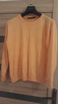 Męski sweter w kolorze modelowym rozmiar M/L