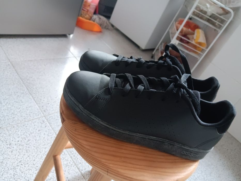Tennis  adidas pretos