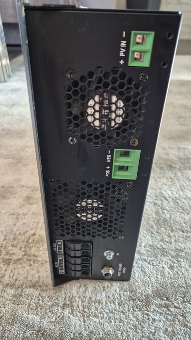 Інвертор гібридний Axioma 24V 2.4KW