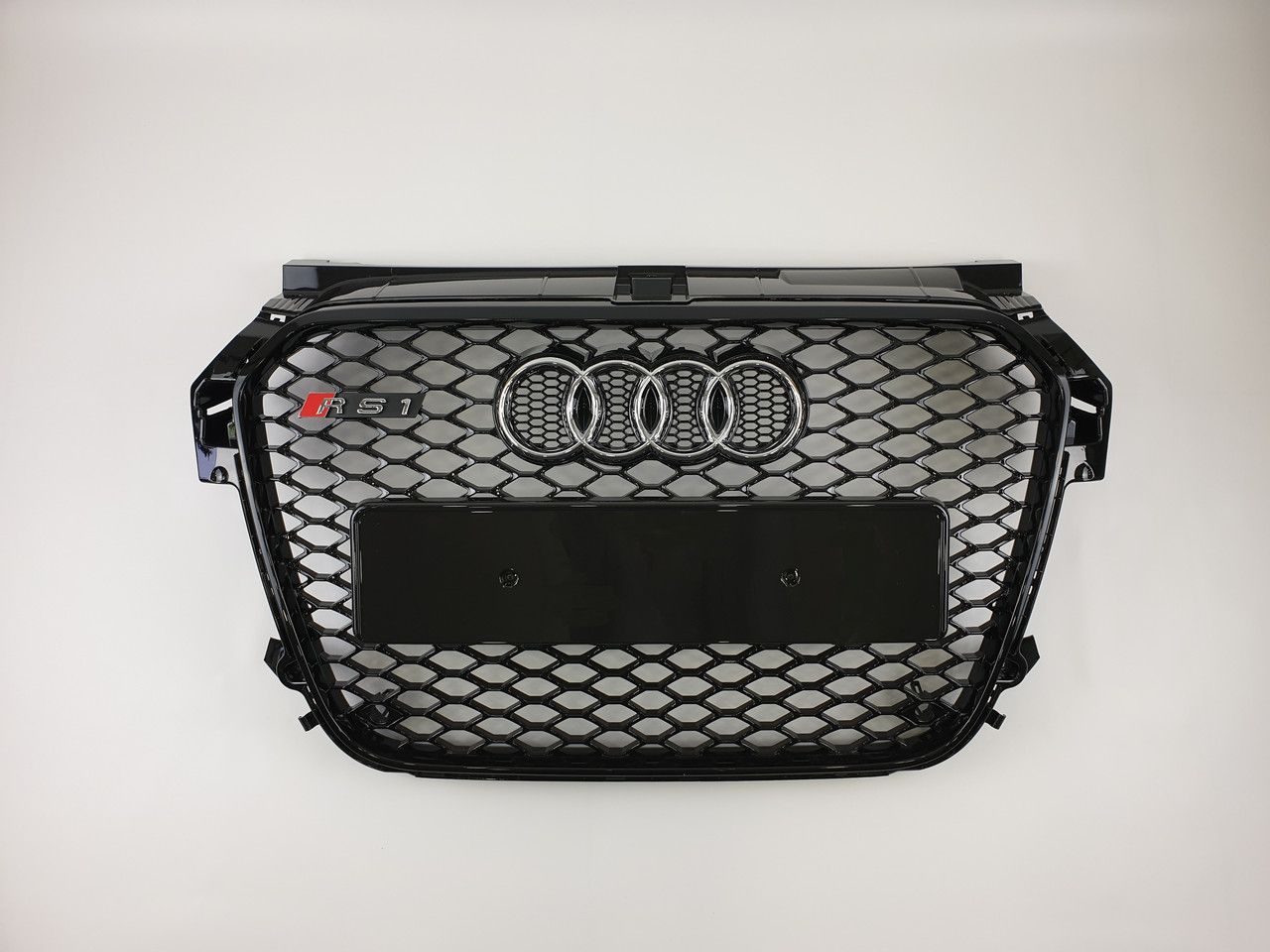 Решетка радиатора Audi A1 2010-2014 Черная с хром емблемой