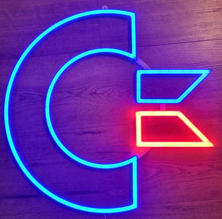 NEON Commodore C64 + kontroler bluetooth/pilot