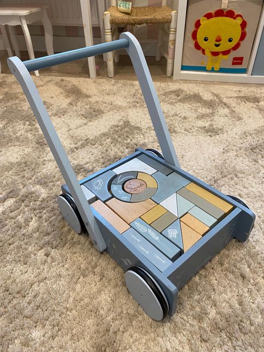 Pchacz jeździk little dutch wozek z klockami