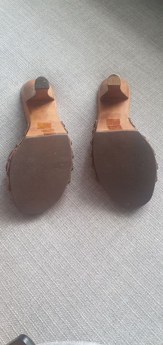 Sandálias Aldo salto alto nunca usadas