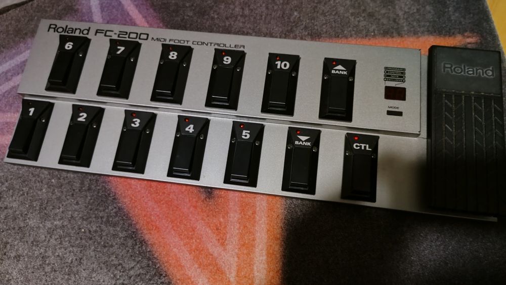 Controlador MIDI Roland FC2000