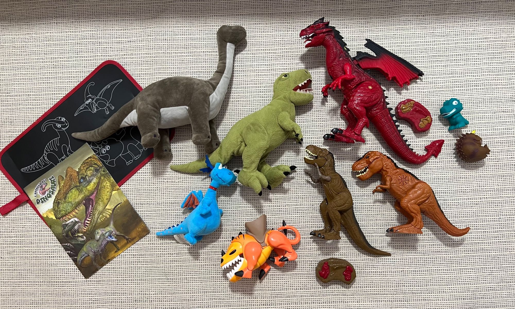 pacote de brinquedos, dinossauro interativo, brinquedos IKEA