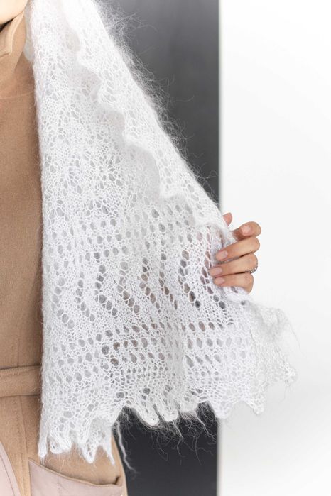 Chusta wełniana biała – Handmade z naturalnej wełny koziej