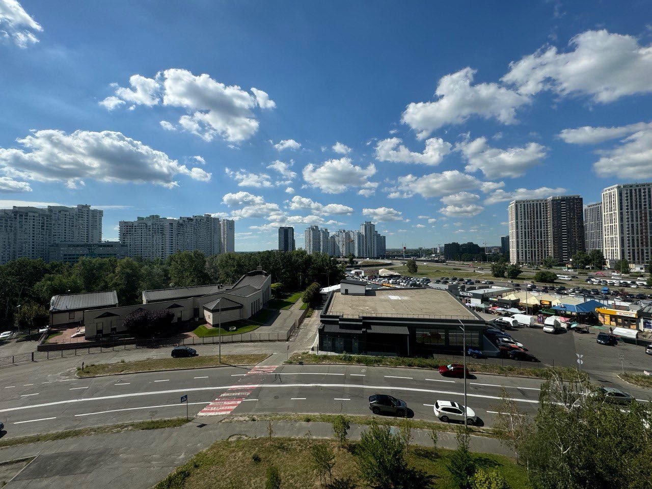 Продам 2к квартиру. Срібнокільська 20. Осокорки. Позняки. Срочно.